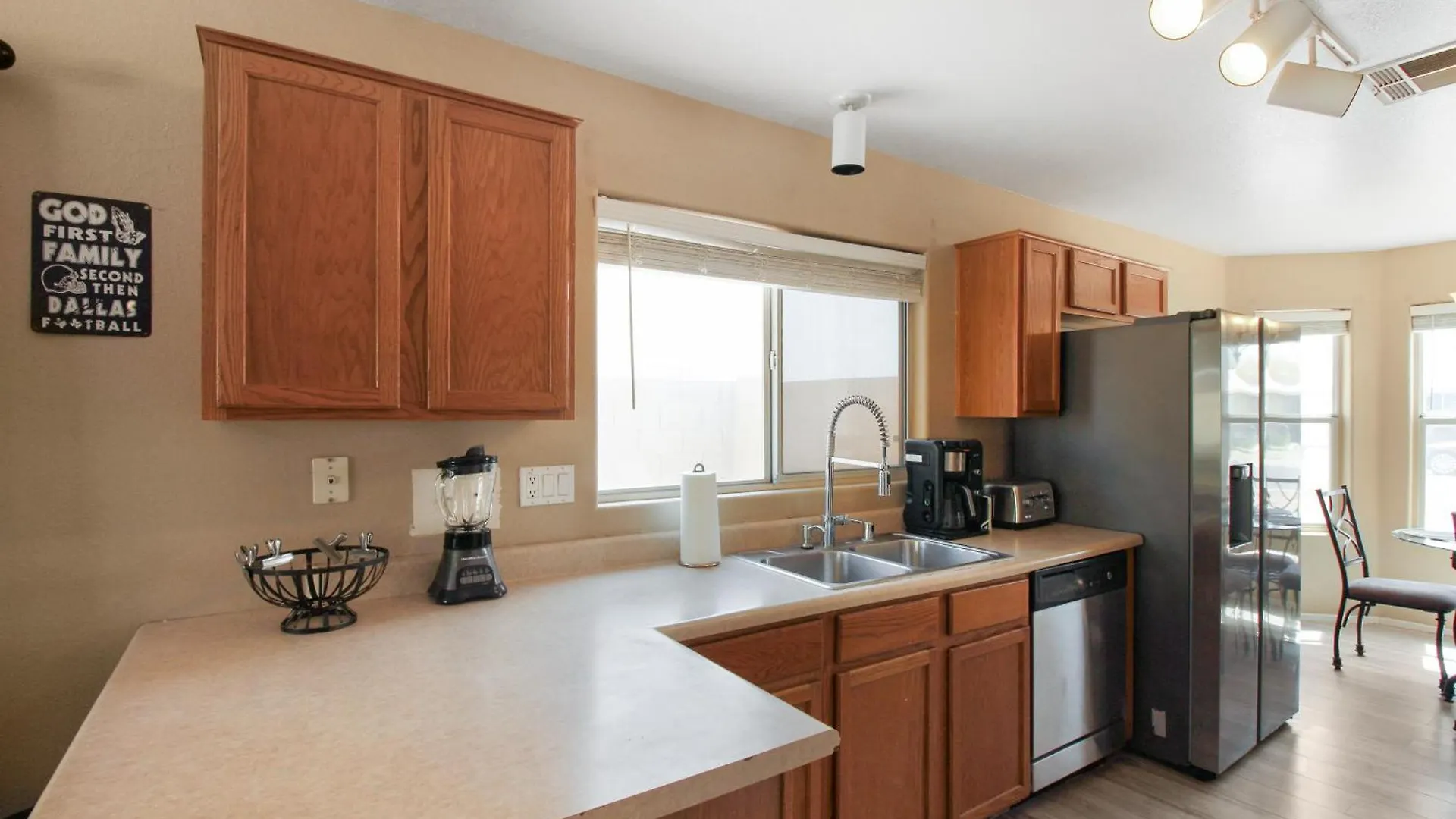 Modern Home With Tesla Charger La Fitness Home Phoenix